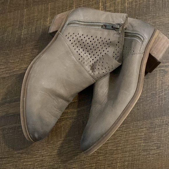 Hinge brand leather booties. - Picture 2 of 4